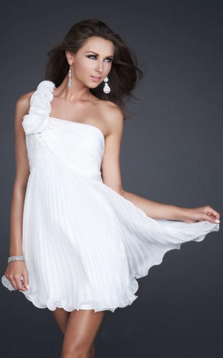 プロムの白いドレス